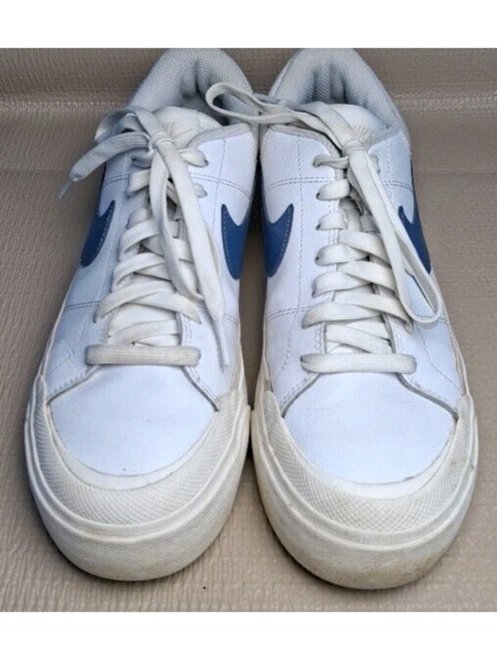 Nike Mens Low Top Athletic Sneaker Athletic Shoes White Blue Lace Up Size 9